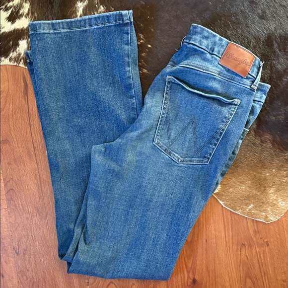 Wrangler BeSpoke Classic Boot Cut Jeans - Picture 1 of 2